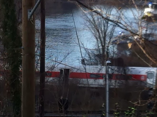 Εκτροχιασμός τρένου στη Νέα Υόρκη με νεκρούς και τραυματίες [Photos - Video] - Φωτογραφία 10