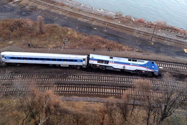 Εκτροχιασμός τρένου στη Νέα Υόρκη με νεκρούς και τραυματίες [Photos - Video] - Φωτογραφία 3