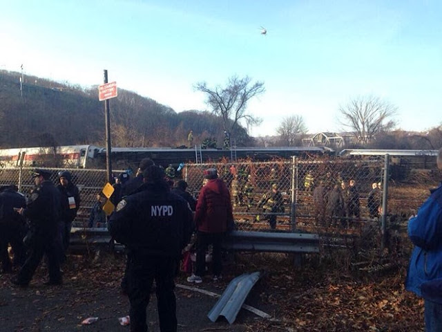 Εκτροχιασμός τρένου στη Νέα Υόρκη με νεκρούς και τραυματίες [Photos - Video] - Φωτογραφία 6