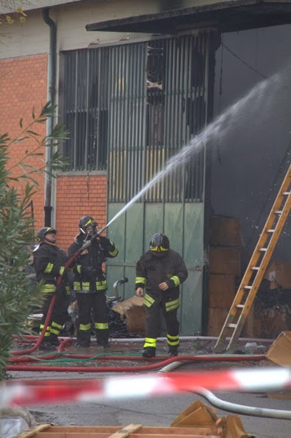 Πέντε νεκροί και τρεις τραυματίες από φωτιά σε εργοστάσιο στην Ιταλία - Φωτογραφία 3