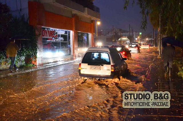 Πρώτες φωτογραφίες και βίντεο από τις πλημμύρες στο Άργος - Φωτογραφία 4