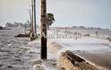 Ισχυροί άνεμοι “χτυπούν” το Μεσολόγγι -’Χάθηκε” ο δρόμος για την Τουρλίδα από τα κύματα - Φωτογραφία 4