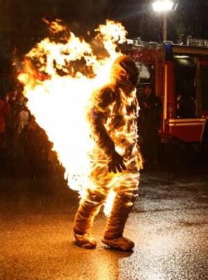 Ο «Άνθρωπος-Πυρσός» [Photos - Video] - Φωτογραφία 7