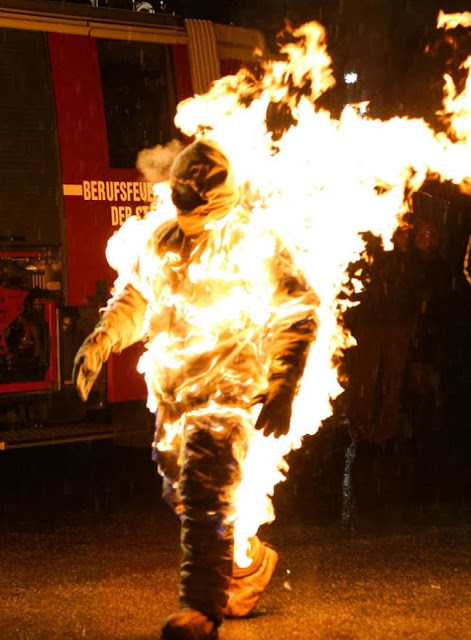 Ο «Άνθρωπος-Πυρσός» [Photos - Video] - Φωτογραφία 9