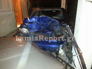 Αυτοκίνητο μπήκε σε σπίτι μετά από τροχαίο στη Λαμία [Photos] - Φωτογραφία 1