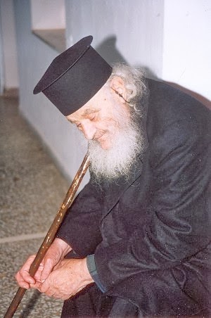 3943 - Ο μακάριος Γέρων Αμβρόσιος ο Αγιορείτης (21/12/1912 – 02/12/2006) - Φωτογραφία 1
