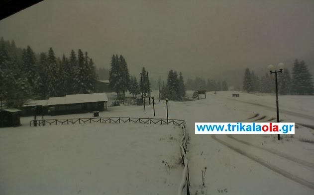 Χιονίζει τώρα στην Ελάτη και στο χιονοδρομικό κέντρο Περτουλίου - Φωτογραφία 2
