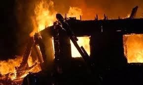 Έπιασε φωτιά το σπίτι τους και σώθηκαν χάρη στους γείτονες - Φωτογραφία 1