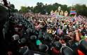 Ταϊλάνδη: Χιλιάδες διαδηλωτές μπροστά από την έδρα της αστυνομίας