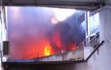 VIDEO και ΦΩΤΟ από τη φωτιά που ξέσπασε σε αποθήκη στην Γιαννιτσών