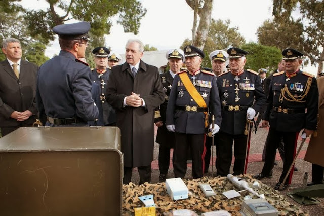 Σημεία χαιρετισμού ΥΕΘΑ Δημήτρη Αβραμόπουλου στον εορτασμό της Προστάτιδος του Πυροβολικού Αγ. Βαρβάρας - Φωτογραφία 2