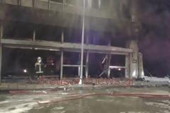 Καταστράφηκε ολοσχερώς από την πυρκαγιά η αποθήκη στη Θεσσαλονίκη [video]