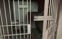 Απίστευτο! 14μηνο βρέφος κοιμάται στο πάτωμα κελιού στην Λάρνακα