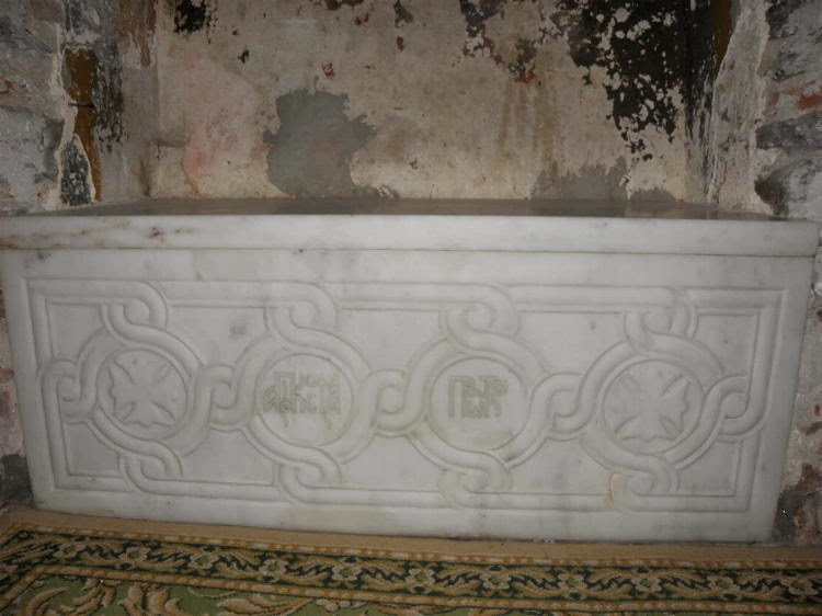 3953 - Ο τάφος του Οσιομάρτυρα Κοσμά του Πρώτου στο παρεκκλήσι του Πρωτάτου (φωτογραφίες) - Φωτογραφία 2