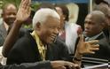 Παγκόσμιος θρήνος για τον θάνατο του Νέλσον Μαντέλα - Φωτογραφία 2
