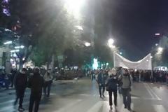 ΤΩΡΑ: Πορεία στη Θεσσαλονίκη στη μνήμη του Αλέξη Γρηγορόπουλου - Σε κλοιό αστυνομικών οι διαδηλωτές