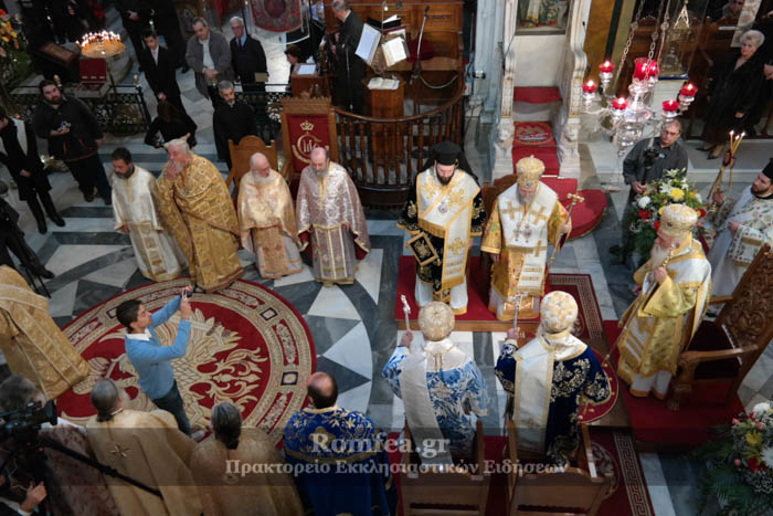 Λαμπρό Πολυαρχιερατικό συλλείτουργο -   Λαμπρή Λιτανεία στην αρχόντισσα των Κυκλάδων, την Σύρο (ΦΩΤΟ)...!!! - Φωτογραφία 4