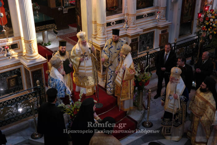 Λαμπρό Πολυαρχιερατικό συλλείτουργο -   Λαμπρή Λιτανεία στην αρχόντισσα των Κυκλάδων, την Σύρο (ΦΩΤΟ)...!!! - Φωτογραφία 46