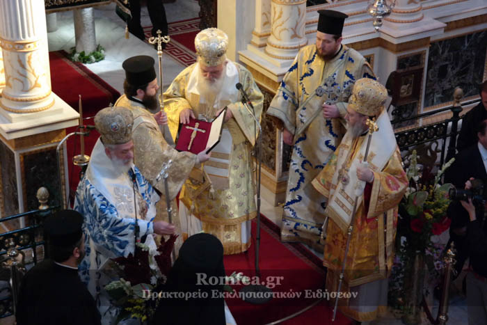 Λαμπρό Πολυαρχιερατικό συλλείτουργο -   Λαμπρή Λιτανεία στην αρχόντισσα των Κυκλάδων, την Σύρο (ΦΩΤΟ)...!!! - Φωτογραφία 48