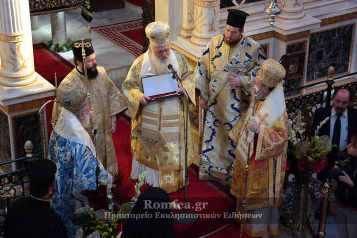 Λαμπρό Πολυαρχιερατικό συλλείτουργο -   Λαμπρή Λιτανεία στην αρχόντισσα των Κυκλάδων, την Σύρο (ΦΩΤΟ)...!!! - Φωτογραφία 49