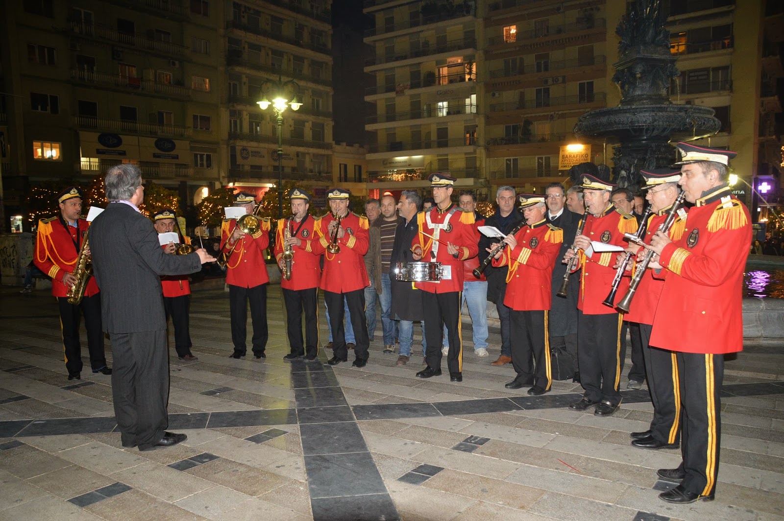 Η Πάτρα φόρεσε τα γιορτινά της! - Άναψε ο χριστουγεννιάτικος διάκοσμος - Δείτε φωτο - Φωτογραφία 17