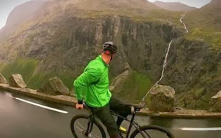 Είναι τρελός ο Νορβηγός! Κάνει ποδήλατο ανάποδα σε απόκρημνο δρόμο! [Video] - Φωτογραφία 1