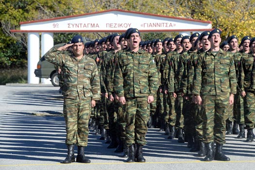 Ορκίστηκαν 550 νέοι οπλίτες της 2013 ΣΤ΄ΕΣΣΟ στο 9ο Σύνταγμα Πεζικού στην Καλαμάτα - Φωτογραφία 12