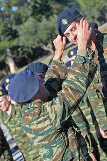 Ορκίστηκαν 550 νέοι οπλίτες της 2013 ΣΤ΄ΕΣΣΟ στο 9ο Σύνταγμα Πεζικού στην Καλαμάτα - Φωτογραφία 4