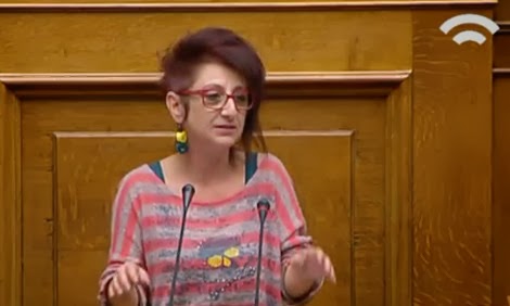 Βουλευτής του ΣΥΡΙΖΑ πήγε στη Βουλή να μιλήσει για τον προϋπολογισμό με αμφίεση για πάρτι - Το ξυρισμένο μαλλί και η μπλούζα με τη νεκροκεφαλή - Φωτογραφία 2