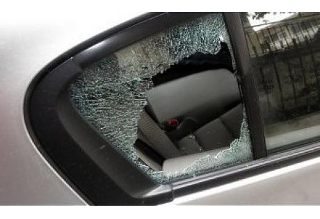 Αγρίνιο: Νεαροί Ρομά έκλεβαν και έσπαγαν αυτοκίνητα - Φωτογραφία 1