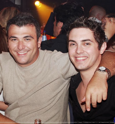 Απίστευτο: Ρέμος και Χατζηγιάννης διασκεδάζουν αγκαλιά! - Φωτογραφία 2