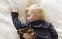 Η ιστορία αγάπης και... ύπνου μέρος 2ο -Το μωρό και ο σκύλος που «έλιωσαν» το Ιντερνετ σε νέες περιπέτειες [εικόνες] - Φωτογραφία 14