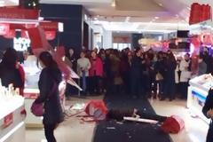 Αυτοκτόνησε σε εμπορικό κέντρο όταν η κοπέλα του αρνήθηκε να σταματήσει τις αγορές - Πήδηξε απ' τον 7ο όροφο