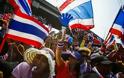 Δεν παραιτείται η πρωθυπουργός της Ταϊλάνδης μέχρι τις εκλογές