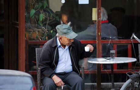 Πρόστιμο 500 ευρώ σε καφενείο επειδή κάπνιζε ο... μοναδικός πελάτης - Φωτογραφία 1