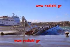 Βούλιαξε πλοίο μέσα στο λιμάνι της Ρόδου [Εικόνες-Βίντεο]