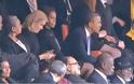 Θεά η Μισέλ: Σήκωσε τον Ομπάμα από τη θέση του για να σταματήσει να φλερτάρει την ξανθιά - Αυτός μούτρωσε - Φωτογραφία 2