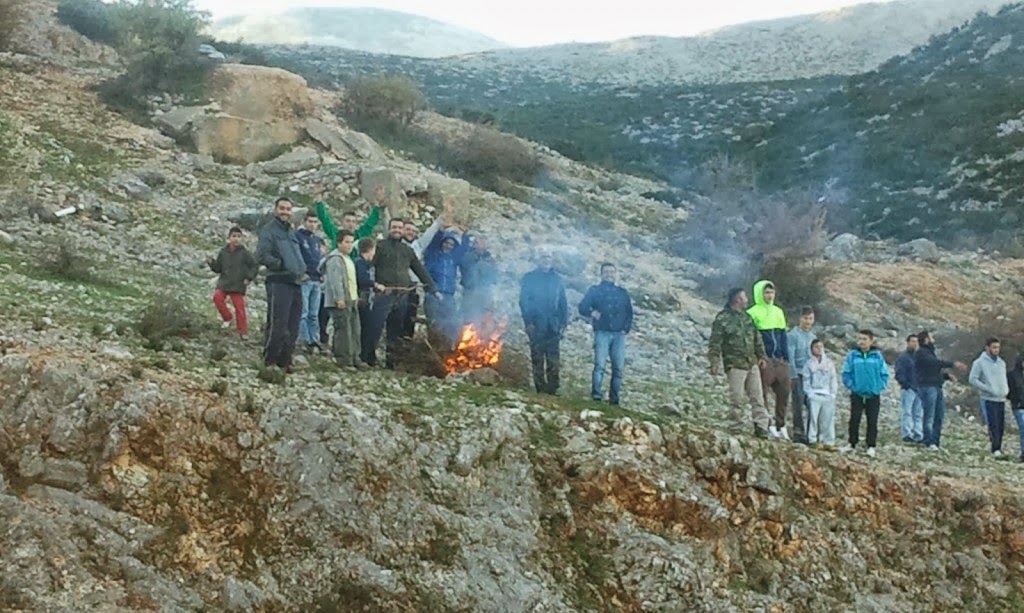 Αιτωλ/νία: Πήραν φωτιά οι…”εξέδρες”για να ζεσταθούν οι θεατές! - Φωτογραφία 3