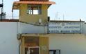 Πάτρα: Οι αντεξουσιαστές πήγαν με πούλμαν στις φυλακές Αγίου Στεφάνου για συμπαρπάσταση στους κρατούμενους
