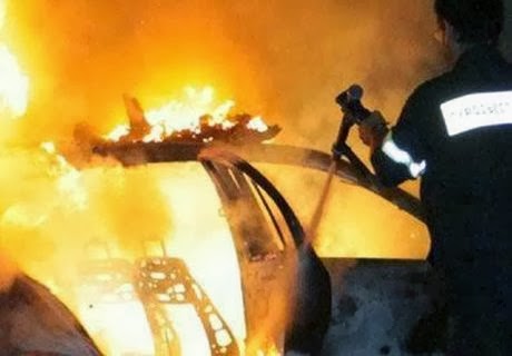 Πάτρα-Τώρα: Αυτοκίνητο τυλίχτηκε στις φλόγες στην οδό Επιδαύρου - Φωτογραφία 1