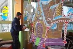 Ένας νέος από την Θεσσαλονίκη αντιστέκεται στην κρίση και ομορφαίνει την πόλη