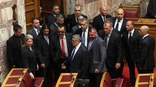 Βουλή: Στην Ολομέλεια η αναστολή χρηματοδότησης της Χρυσής Αυγής - Φωτογραφία 1