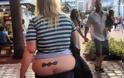 Έχει ξεφύγει! – Τι κάνει μια γυναίκα για να δείξει ντε και καλά το τατουάζ της [photo] - Φωτογραφία 2