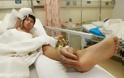Σοκάρει η ιστορία ενός Κινέζου που είχε κομμένο χέρι ενωμένο με τον αστράγαλό του μετά από εργατικό ατύχημα - Φωτογραφία 1