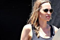 H Αngelina Jolie κατέρρευσε - Η επίμαχη φωτό