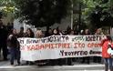 Κατάληψη μπροστά από το υπουργείο Οικονομικών από τις απολυμένες καθαρίστριες