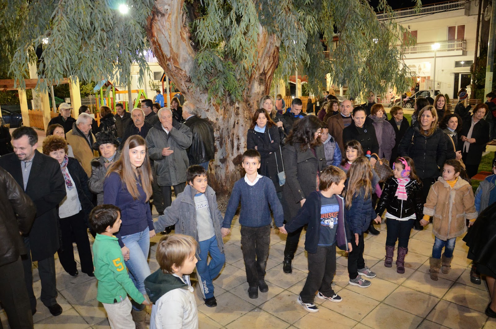 Πάτρα: Εγκαινιάστηκε η πλατεία Ροϊτίκων - Δείτε φωτο - Φωτογραφία 15