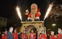 Πάτρα: Εγκαινιάστηκε το χριστουγεννιάτικο χωριό στην πλατεία Γεωργίου - Φώτα, μουσική και πυροτεχνήματα