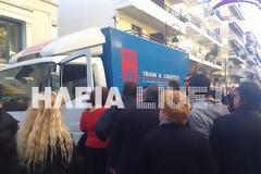 Πυργος: Οδηγός φορτηγού υπέστη κρίση και έπεσε πάνω σε αυτοκίνητα