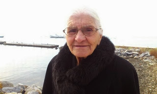 90χρονη που έζησε από την φλεγόμενη Σμύρνη: Ο κόσμος έτρεχε στα πλοία να σωθεί...τους έκοβαν τα χέρια και έπεφταν στη θάλασσα - Φωτογραφία 1